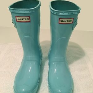 Hunter-Women's Short Gloss Rain Boots: T. Blue